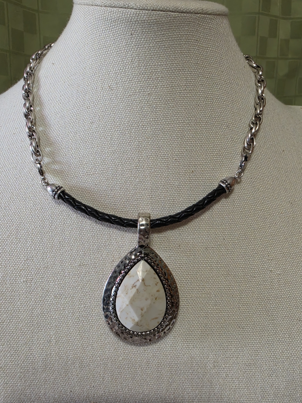 #1101 Changeable White Or Red Teardrop Stone Pendant Necklace w/Silver Accents